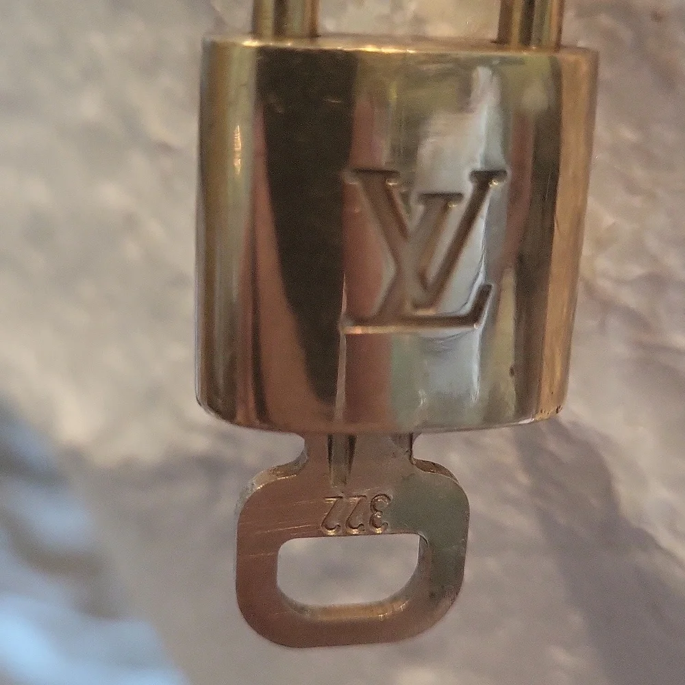 Louis vuitton trio shined by them gorgeous gold plated chocker lock key numbered